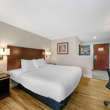 Quality Inn & Suites Sacramento Exterior photo