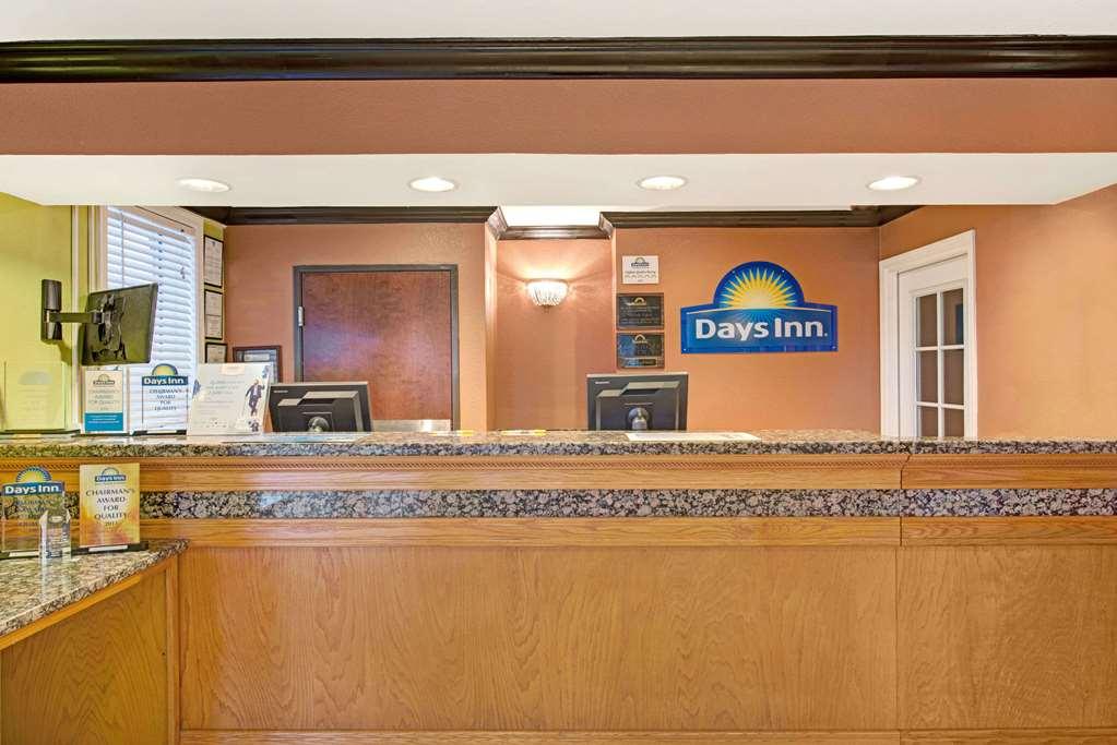 Quality Inn & Suites Sacramento Exterior photo