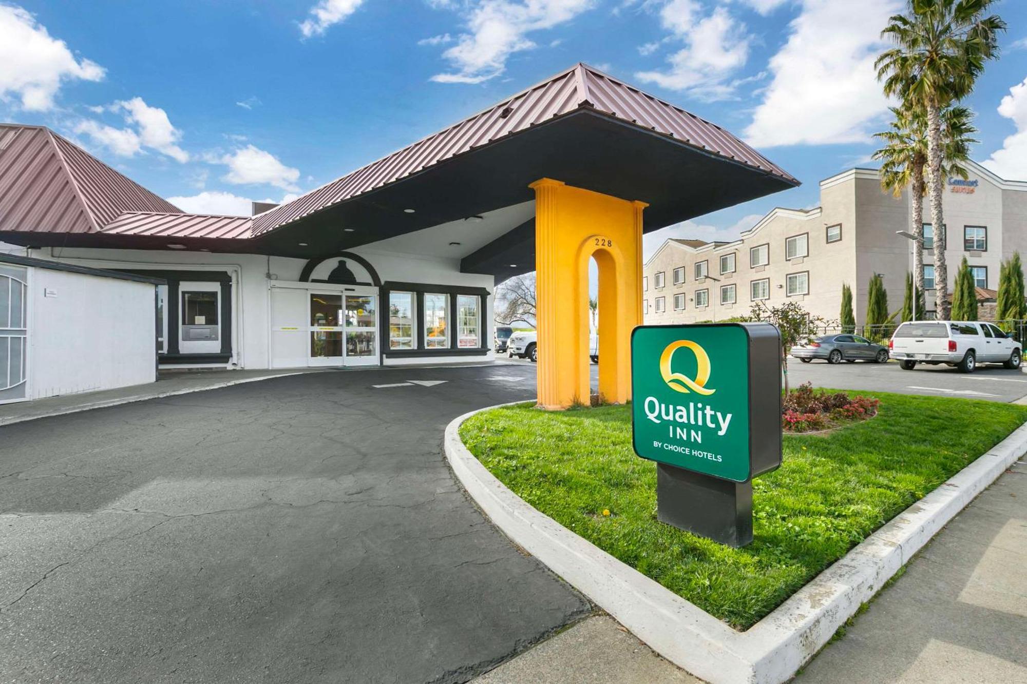 Quality Inn & Suites Sacramento Exterior photo