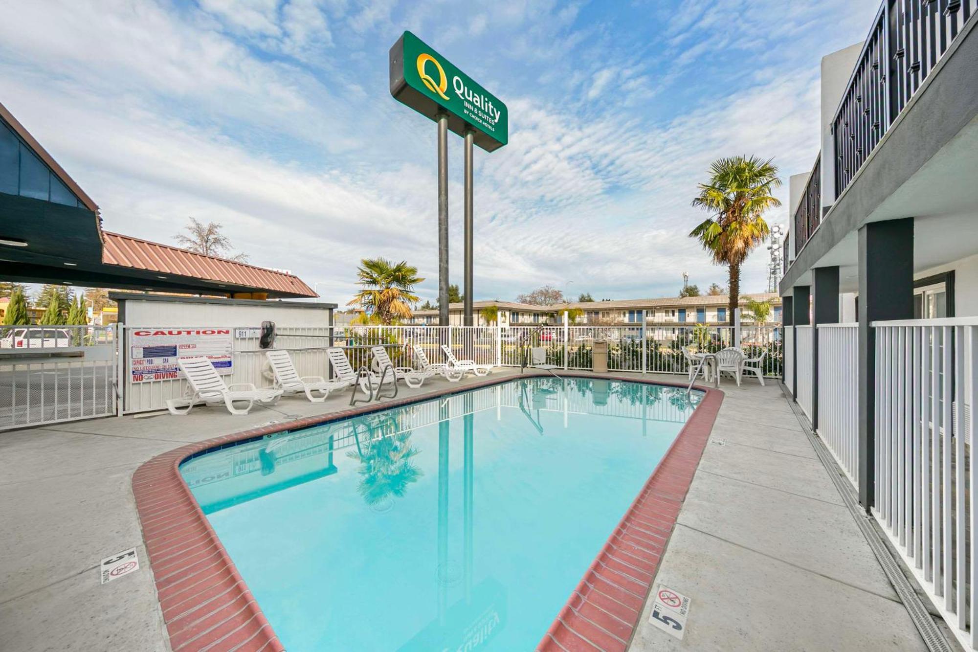 Quality Inn & Suites Sacramento Exterior photo