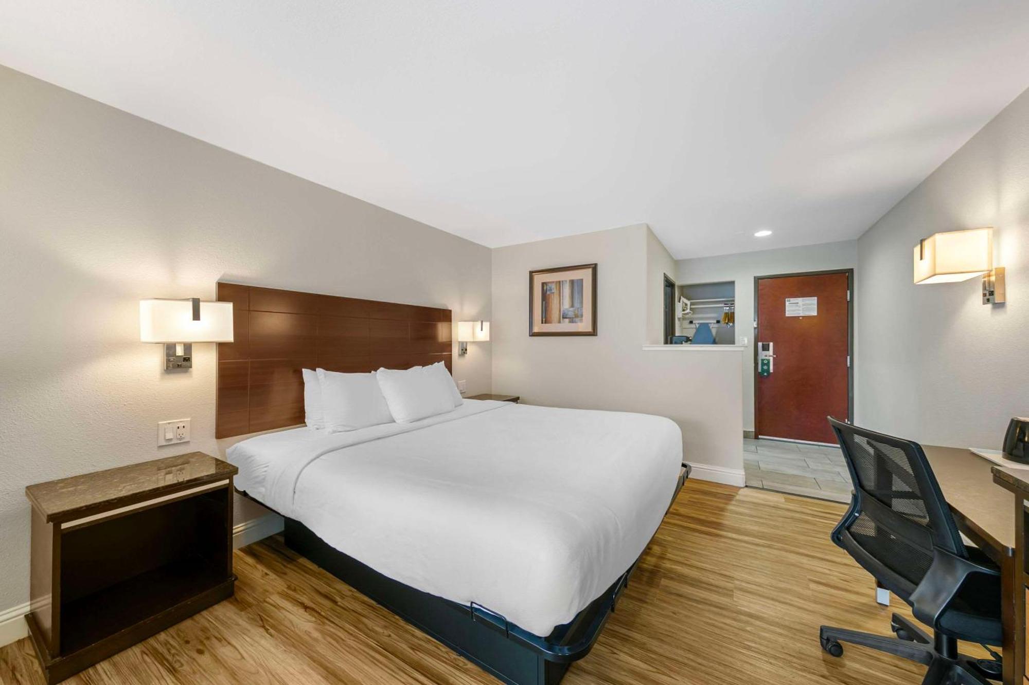 Quality Inn & Suites Sacramento Exterior photo
