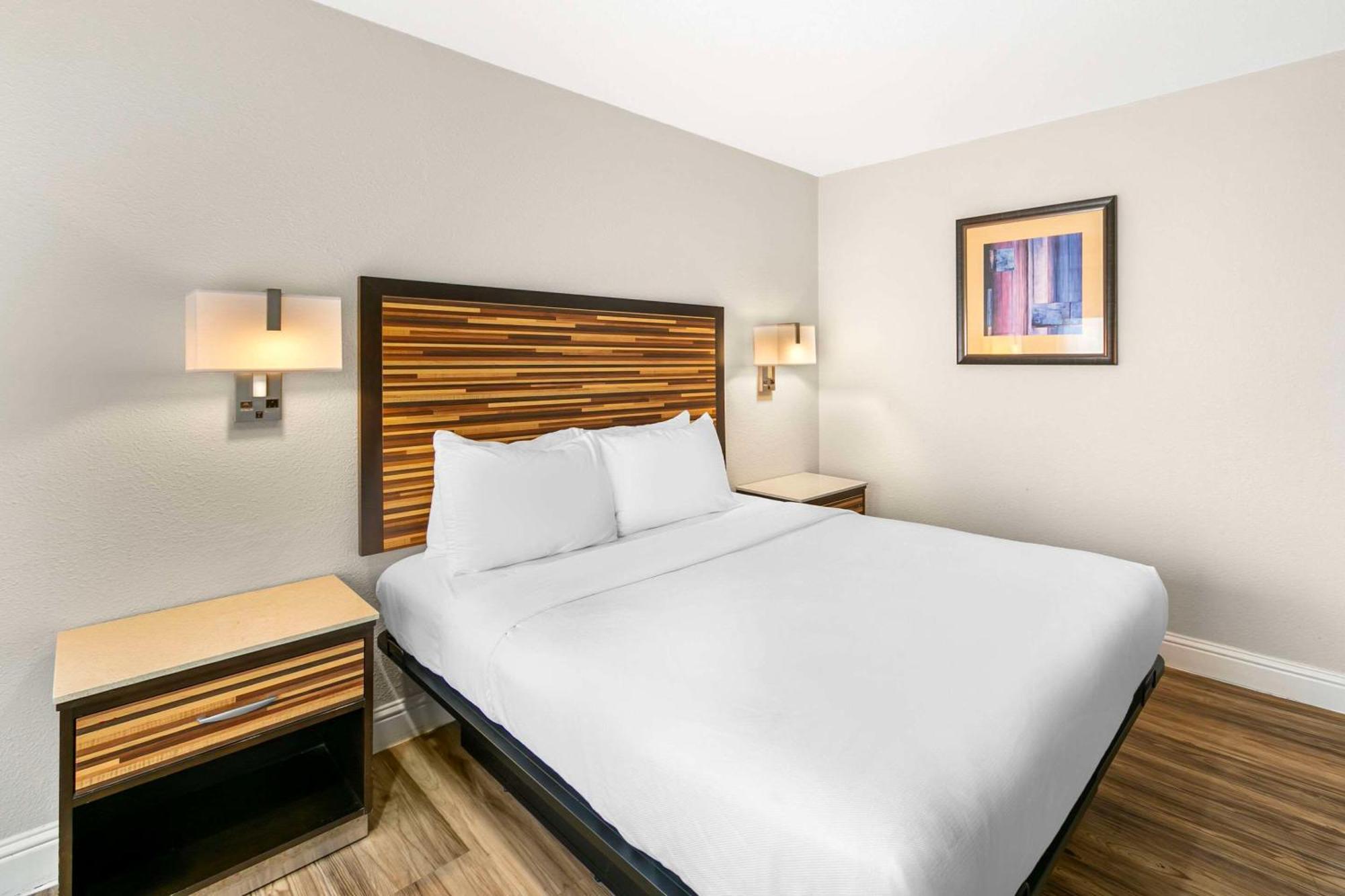 Quality Inn & Suites Sacramento Exterior photo