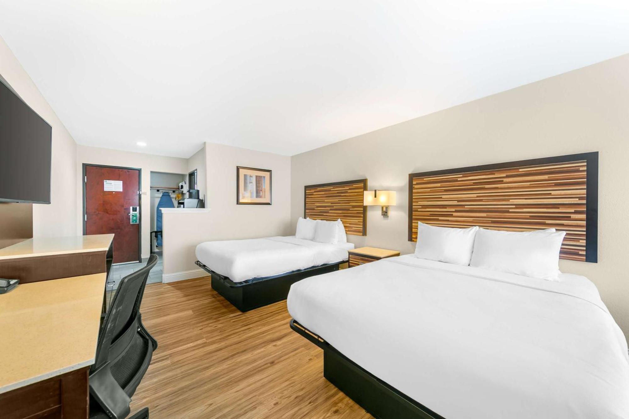 Quality Inn & Suites Sacramento Exterior photo