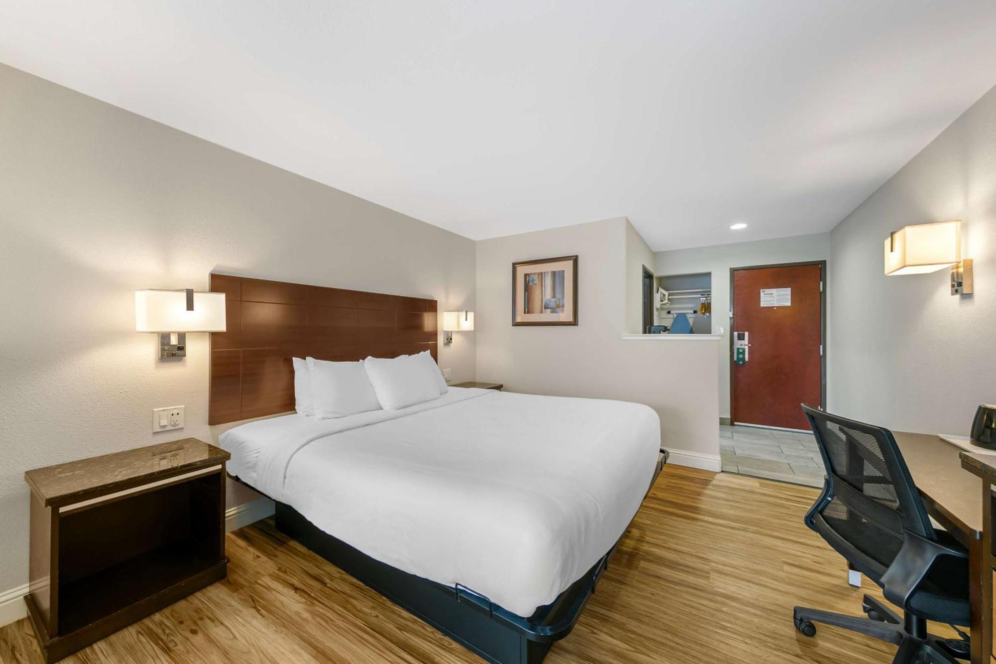 Quality Inn & Suites Sacramento Exterior photo